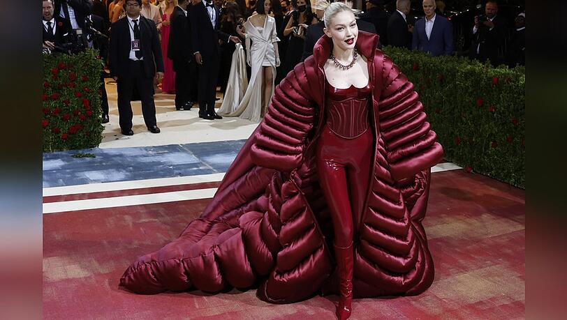 Model Gigi Hadid bei der Met Gala 2022 in New York.