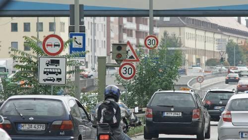6000 verloren hier schon ihren Lappen 6000 verloren hier schon ihren Lappen
