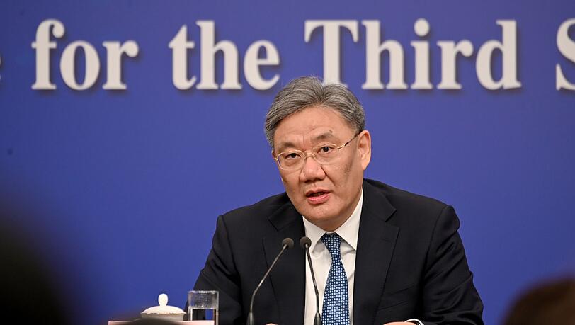 Chinas Handelsminister Wang wirbt für Austausch mit den USA zu den erhobenen Zöllen.