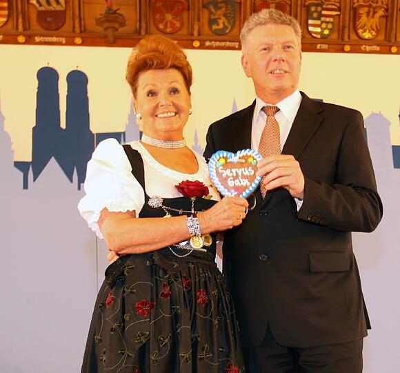 Hier mit ihrem Nachfolger Dieter Reiter.