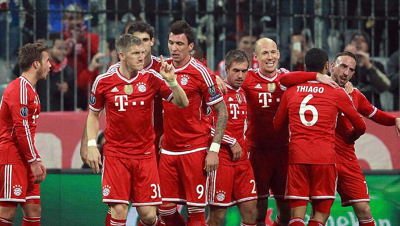 Die Bayern sind mit einem 1:1 im Rückspiel gegen Arsenal ins Viertelfinale der Champions League eingezogen. Die Bayern sind mit einem 1:1 im Rückspiel gegen Arsenal ins Viertelfinale der Champions League eingezogen.