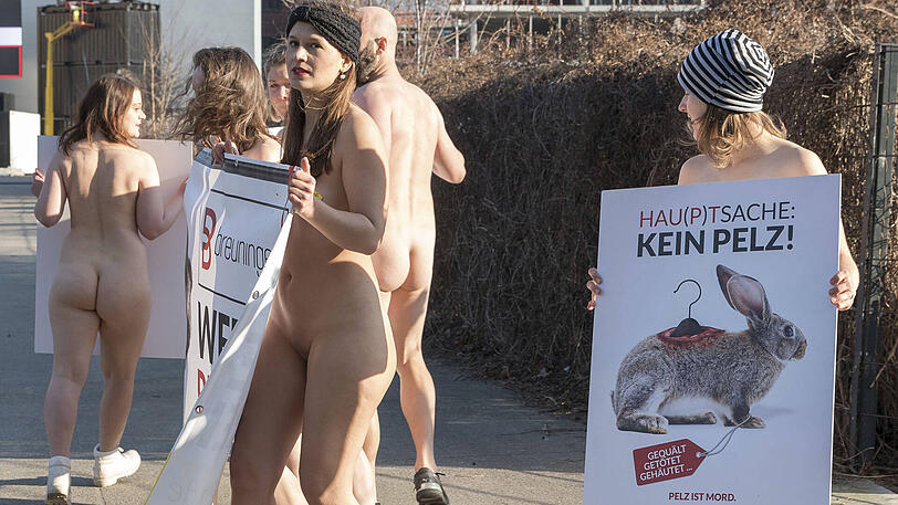 Die Aktivisten zeigen vollen Einsatz für die Tiere!