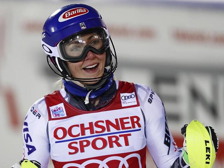 Mikaela Shiffrin freut sich über ihren Sieg in Levi.