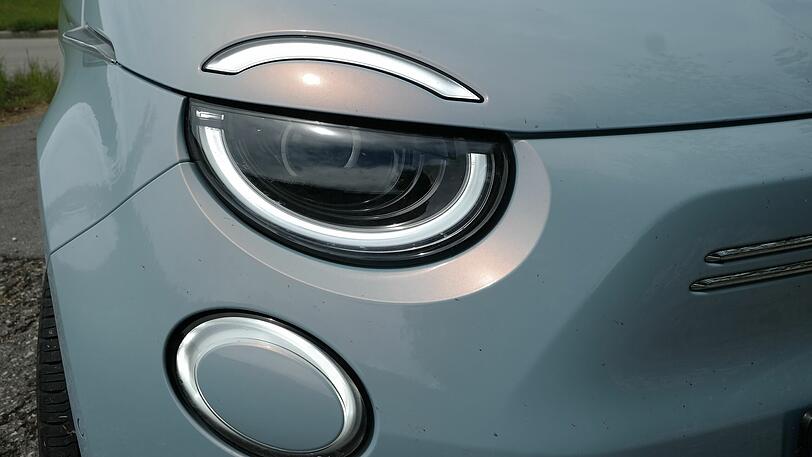 Freundliches Zwinkern: LED-Scheinwerfer mit auch als Blinker eingesetztem Tagfahrlicht.