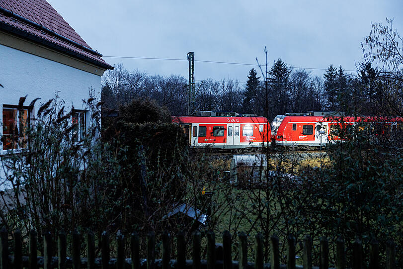 Blick auf die ineinander verkeilten S-Bahnen.
