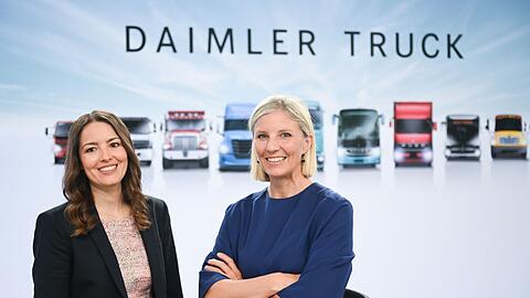 Sie wollen Daimler Truck profitabler machen: Chefin Karin Radström (rechts) und Finanzvorständin Eva Scherer (links). (Archivbild)