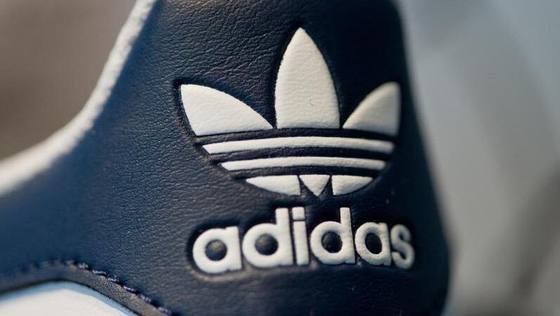 In Waldbrunn hat ein 33-Jähriger mindestens 130 Paar Schuhe geklaut. (Symbolbild) In Waldbrunn hat ein 33-Jähriger mindestens 130 Paar Schuhe geklaut. (Symbolbild)