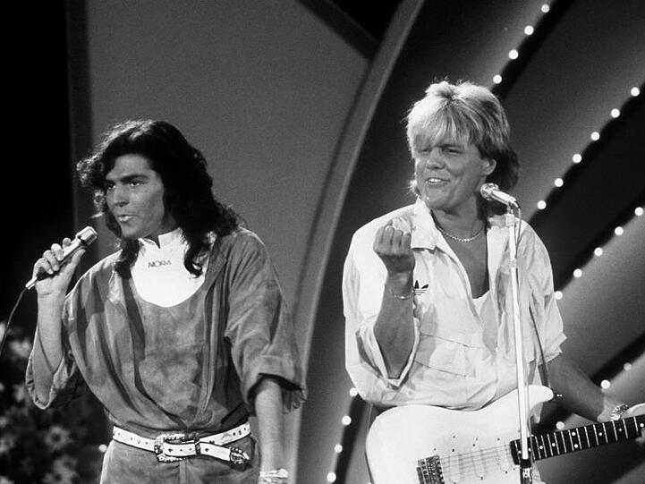 Das deutsche Pop-Duo "Modern Talking" mit Thomas Anders (l) und Dieter Bohlen bei einem Auftritt 1985.