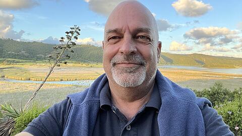 Jörg Schiemann bei einem Südafrika-Urlaub - aktuell muss er sich auch auf Reisen jeden zweiten Tag der Dialyse unterziehen.