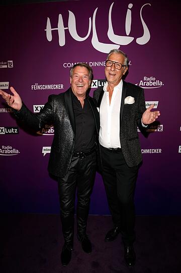 Schlager-Star Patrick Lindner und sein Mann und Manager Peter Schäfer lassen sich die "Hullis"-Premiere nicht entgehen. Schlager-Star Patrick Lindner und sein Mann und Manager Peter Schäfer lassen sich die "Hullis"-Premiere nicht entgehen.