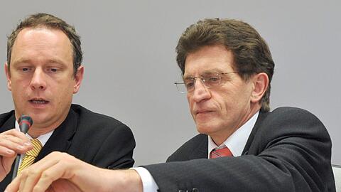Der zurückgetretene Winter (rechts im Bild) hat sich entschuldigt: "Unabhängig von diesen gutachtlichen Ergebnissen bedaure ich rückblickend aufrichtig mein damalig mangelndes Feingefühl. Hierfür entschuldige ich mich.&ldquo;