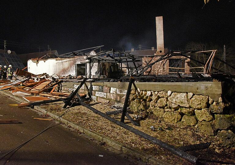 Bei der Explosion eines Wohnhauses in Gundelfingen an der Donau kam eine Frau ums Leben