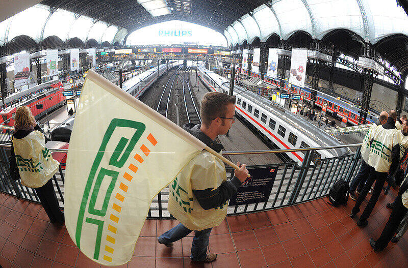 Die Lokführergewerkschaft GDL hat vorerst keinen genauen Termin für den von ihr angekündigten Streik bei der Deutschen Bahn AG genannt.