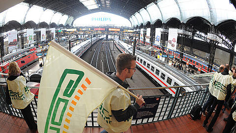 Die Lokführergewerkschaft GDL hat vorerst keinen genauen Termin für den von ihr angekündigten Streik bei der Deutschen Bahn AG genannt.