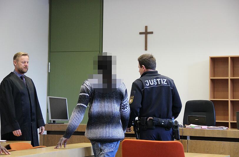 Vor dem Prozess: Amadou S. und Anwalt Andreas Müller.