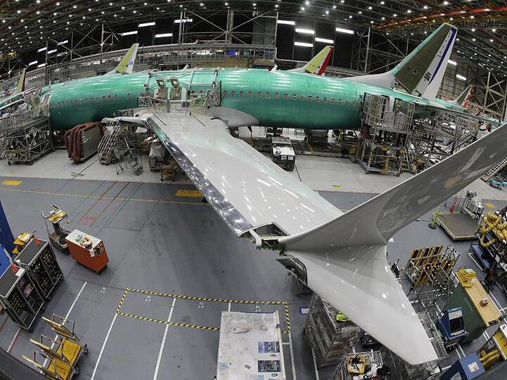 Eine Boeing 737 MAX 8 in einer Montagehalle in Renton (USA).