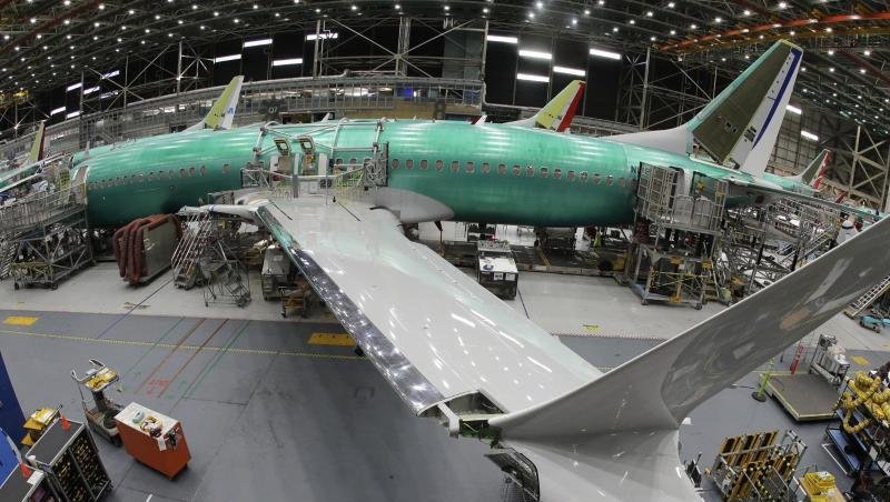 Eine Boeing 737 MAX 8 in einer Montagehalle in Renton (USA). Eine Boeing 737 MAX 8 in einer Montagehalle in Renton (USA).