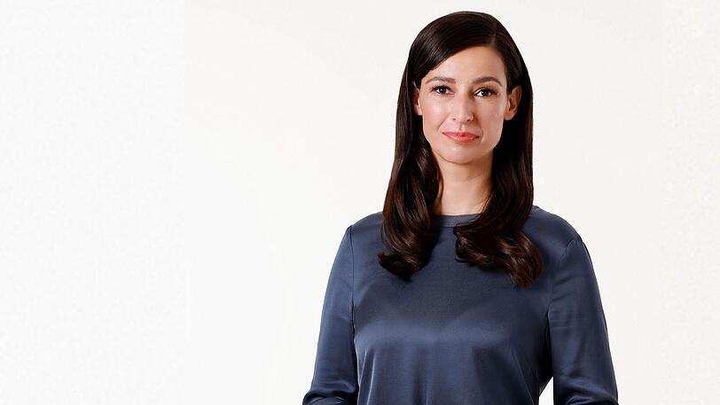 Auch Pinar Atalay wird am 6. September für RTL und ntv aktiv sein. Mit Nikolaus Blome diskutiert sie im Berliner Hauptstadtstudio zusammen mit namhaften Gästen das Wahlergebnis. Auch Pinar Atalay wird am 6. September für RTL und ntv aktiv sein. Mit Nikolaus Blome diskutiert sie im Berliner Hauptstadtstudio zusammen mit namhaften Gästen das Wahlergebnis.