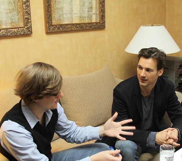 Florian David Fitz mit AZ-Mitarbeiter Thierry Backes.