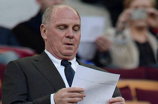Uli Hoeneß bleibt Präsident des FC Bayern, erhielt volle Rückendeckung durch den Aufsichtsrat.