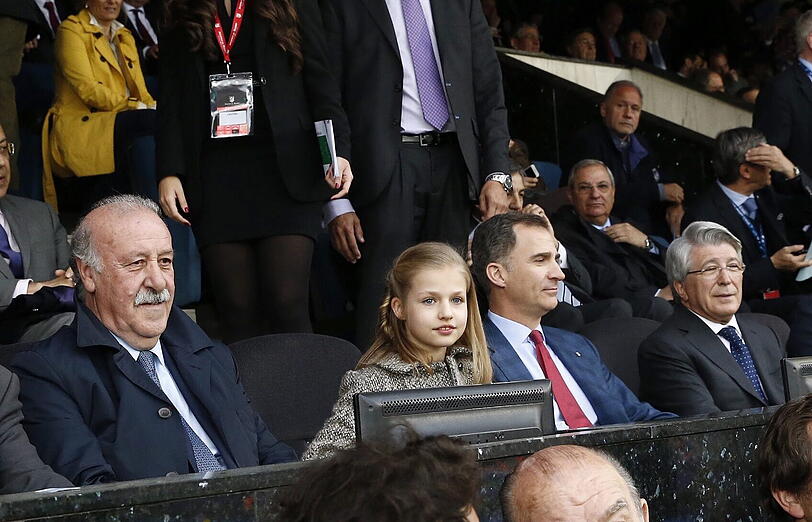 König Felipe mit seiner ältesten Tochter Leonor im Estadio Vicente Calderón in Madrid