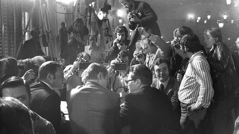 Bewegte Zeiten in der Münchner SPD: Hans-Jochen Vogel im April 1972 beim Bezirksparteitag in München.