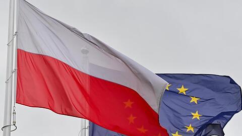 Polen soll ein tägliches Zwangsgeld in Höhe von einer Million Euro zahlen, bis das Land Vorgaben zu umstrittenen Justizreformen umsetzt.