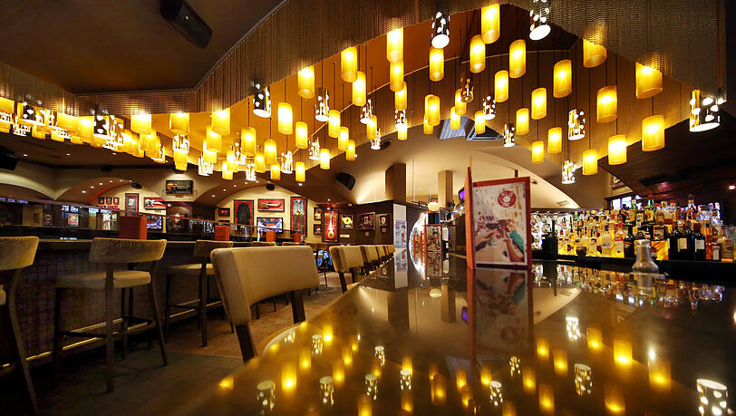 "At the Hard Rock Cafe" anstimmen und im ebenso schwungvollen Ambiente den Alltag hinter sich lassen.