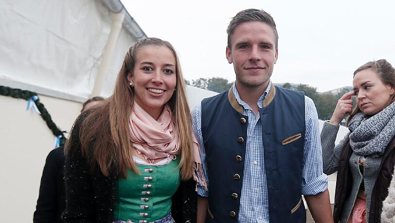 Dominik Stahl mit seiner Freundin Melissa auf der Wiesn. „Es ist mir wichtig, viel Zeit mit ihr zu verbringen. Dominik Stahl mit seiner Freundin Melissa auf der Wiesn. „Es ist mir wichtig, viel Zeit mit ihr zu verbringen.