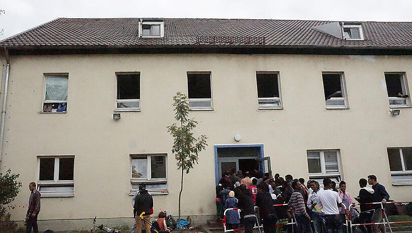 Die Bayernkaserne platzt aus allen Nähten. Gab es auch hier Misshandlung durch Wachpersonal? Die Bayernkaserne platzt aus allen Nähten. Gab es auch hier Misshandlung durch Wachpersonal?