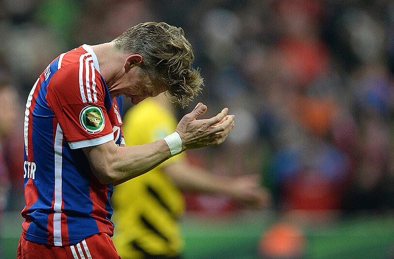Bastian Schweinsteiger ärgert sich über eine vertane Kopfballchance!