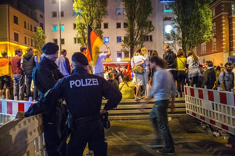 Am Dienstagabend feierten kroatische und türkische Fußball-Fans auf der Leopoldstraße. (Archivbild)