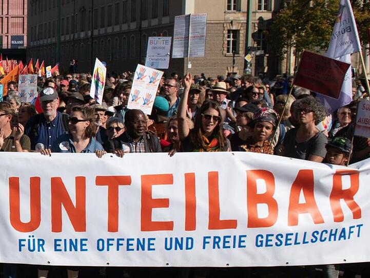 Demo in Berlin gegen Rassismus und Rechtspopulismus.
