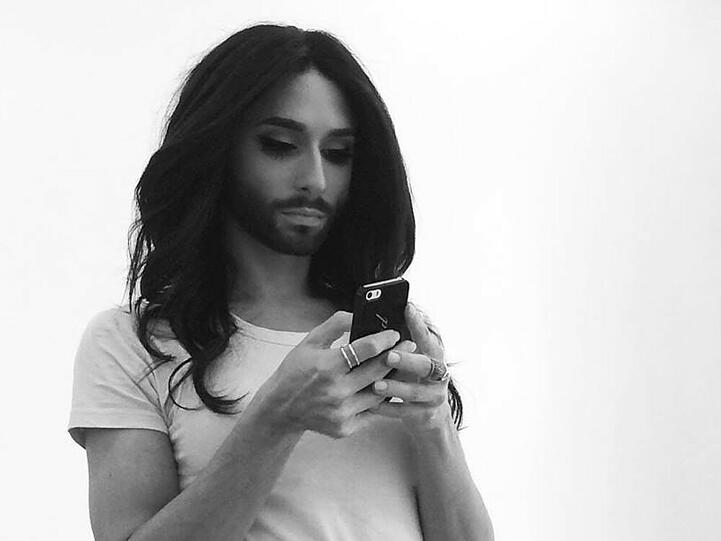Heiß begehrt: Conchita Wurst kann sich vor Anrufen kaum mehr retten