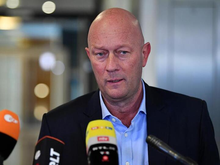 Bleibt vorerst im Amt: Thomas Kemmerich (FDP) Ministerpräsident von Thüringen, nach dem Gespräch mit der Landtagspräsidentin.