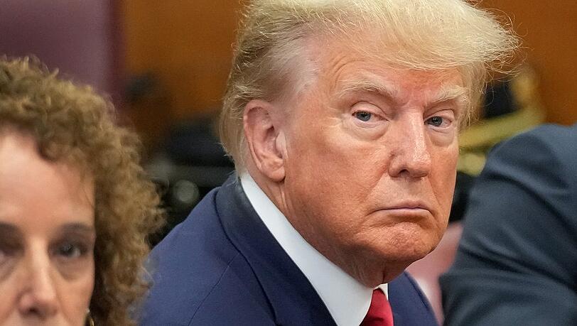 Donald Trump ist am heutigen Dienstagnachmittag (Ortszeit) offiziell in New York angeklagt worden.
