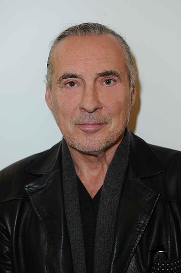 ...und plötzlich wieder ein Bubi! Peter Bond wirckt sichtlich geglättet.