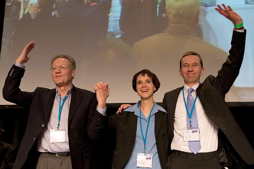 AfD-Vize Frauke Petry (m.) sucht weiterhin den Dialog mit den Pegida-Demonstranten.