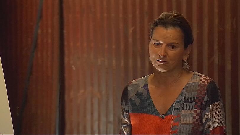 Den Tränen nah: Claudia blickt auf ihr Leben zurück.