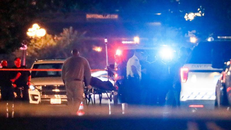 Nach dem Blutbad in Dayton werden die Leichen der Opfer abtransportiert. Nach dem Blutbad in Dayton werden die Leichen der Opfer abtransportiert.
