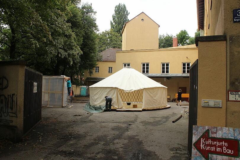 Bis das Gelände neu bebaut wird, nutzen jetzt Künstler das Gelände.
