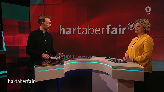 "Hart aber fair"-Moderator Louis Klamroth bedankte sich bei der Reporterin Brigitte Büscher. Sie holte ein letztes Mal Stimmen auf der Straße ein.