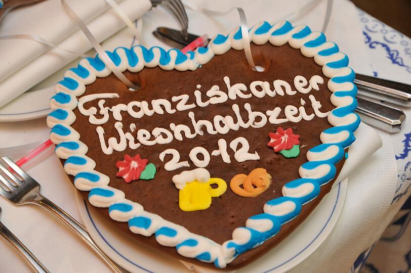 "Ozapft is'" - sehen Sie hier die Bilder der Wiesn-Halbzeitsause im Franziskaner...