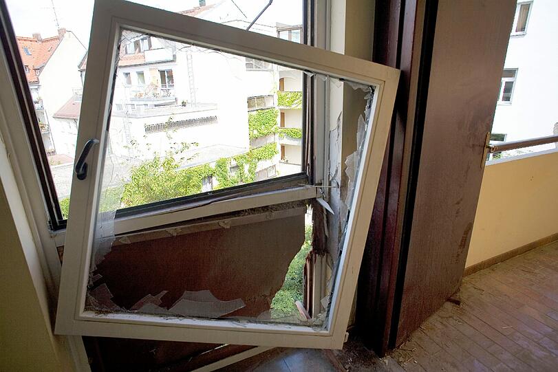 Neue Bilder aus Schwabing: Noch immer sieht es in den Wohnungen aus wie nach einem Anschlag. Die AZ hat sich umgesehen.