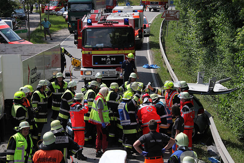 Schwerer Unfall bei Kraiburg - Bilder von der Unfallstelle