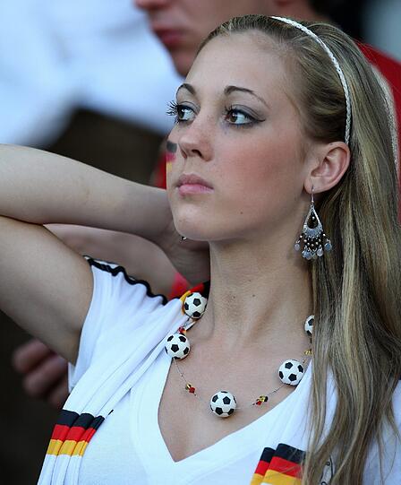 Aber nicht nur die brasilianischen Damen können optisch punkten. Auch die deutschen Fans werden Stimmung machen.