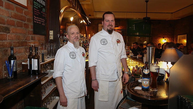 Stefan Berlakovich (r.) und sein Bar-Chef Ricki Link vom Juleps haben eine neue Location gefunden. Stefan Berlakovich (r.) und sein Bar-Chef Ricki Link vom Juleps haben eine neue Location gefunden.