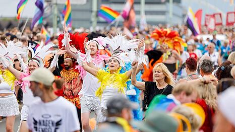 Der K&ouml;lner CSD hat am Sonntag wieder Tausende Besucher angezogen.