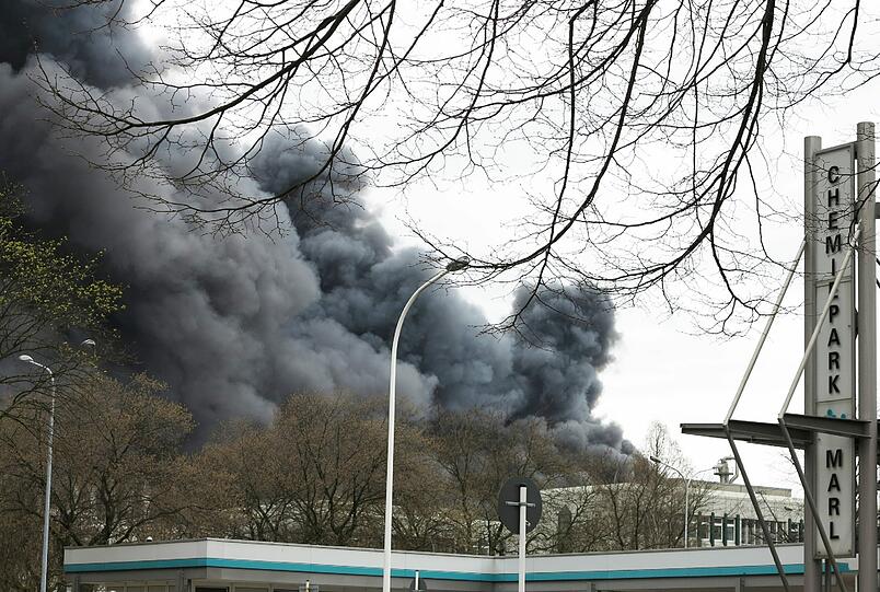 Bei der Explosion in einem Chemiepark in Marl im nördlichen Ruhrgebiet ist ein Arbeiter getötet worden. Die Bilder der Katastrophe.