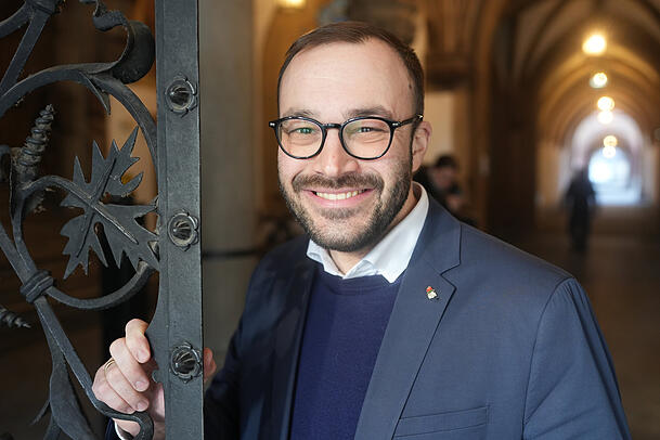 SPD-Chef Christian K&ouml;ning fordert, dass am Georg-Kronawitter-Platz auch Wohnungen entstehen.